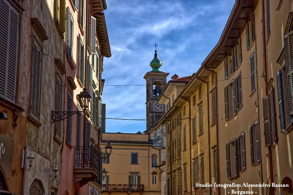 Borgo Pignolo - Room In Apartment With Private Bathroom And Shared Shower Bergamo